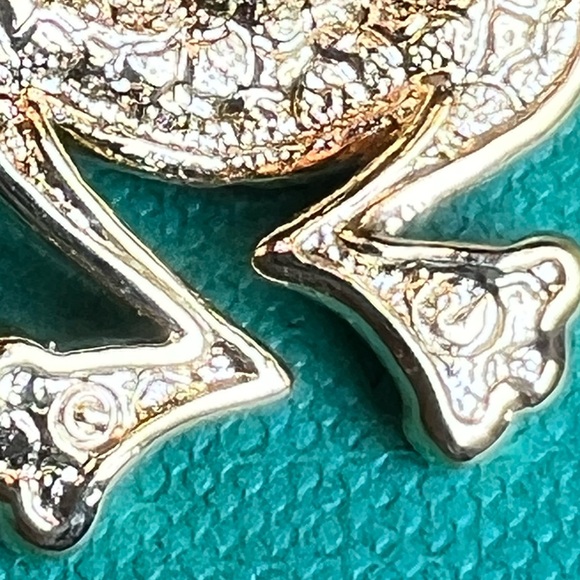 Vintage Swarovski Gold Frog Brooch with Green and Red Jewels - Picture 6 of 7